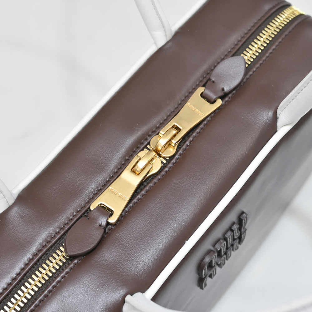 Miu Miu Miu Miu Beau Leather Top Handle 레플리카 6번 이미지 - Bag | 세미샵 레플리카 사이트