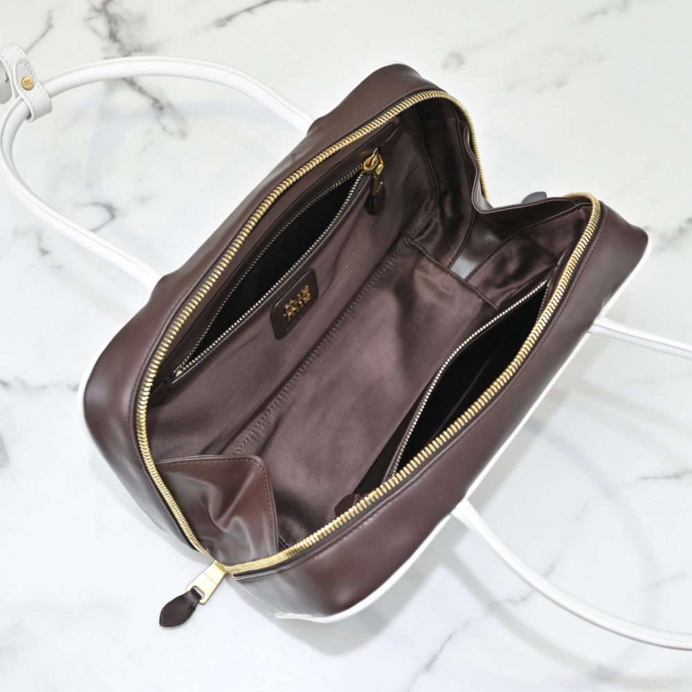 Miu Miu Miu Miu Beau Leather Top Handle 레플리카 8번 이미지 - Bag | 세미샵 레플리카 사이트