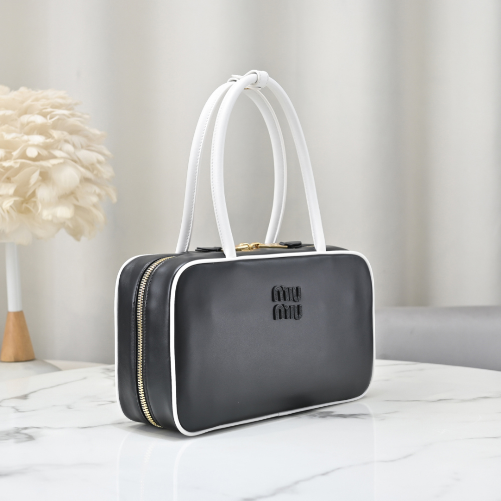 Miu Miu Miu Miu Beau Leather Top Handle 레플리카 3번 이미지 - Bag | 세미샵 레플리카 사이트