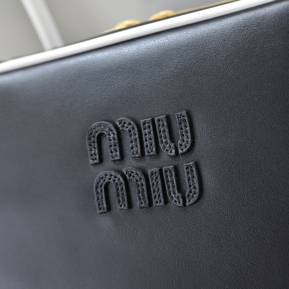 Miu Miu Miu Miu Beau Leather Top Handle 레플리카 5번 이미지 - Bag | 세미샵 레플리카 사이트