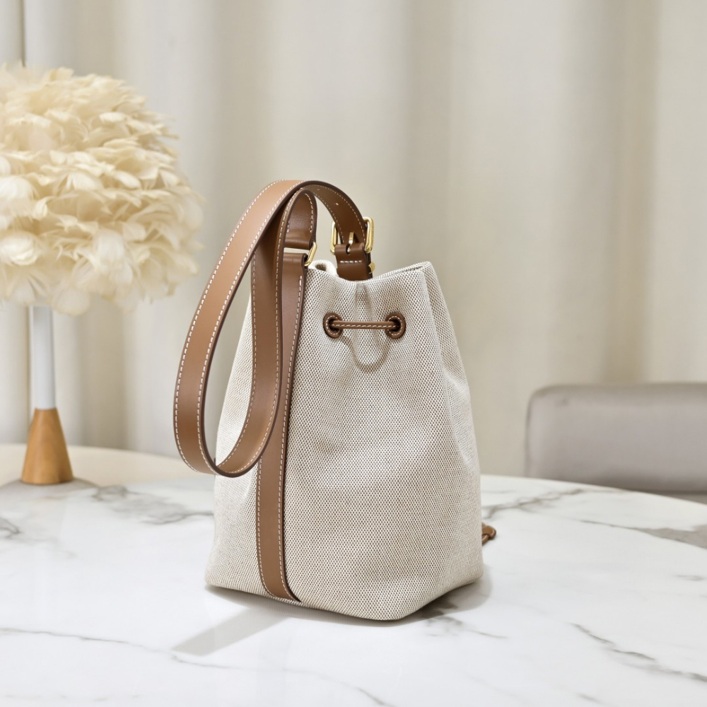 Miu Miu Canvas Leather Bucket - 상세 이미지