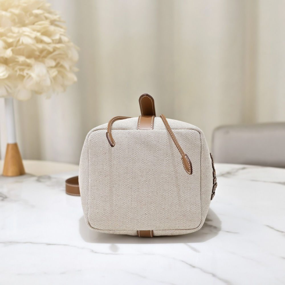 Miu Miu Canvas Leather Bucket - 상세 이미지