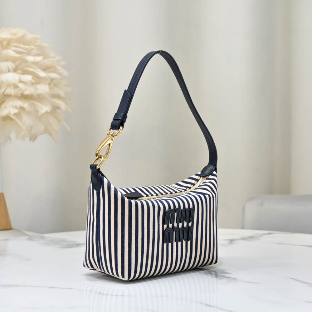 Miu Miu Miu Miu Gabardine Pouch 레플리카 11번 이미지 - Bag | 세미샵 레플리카 사이트