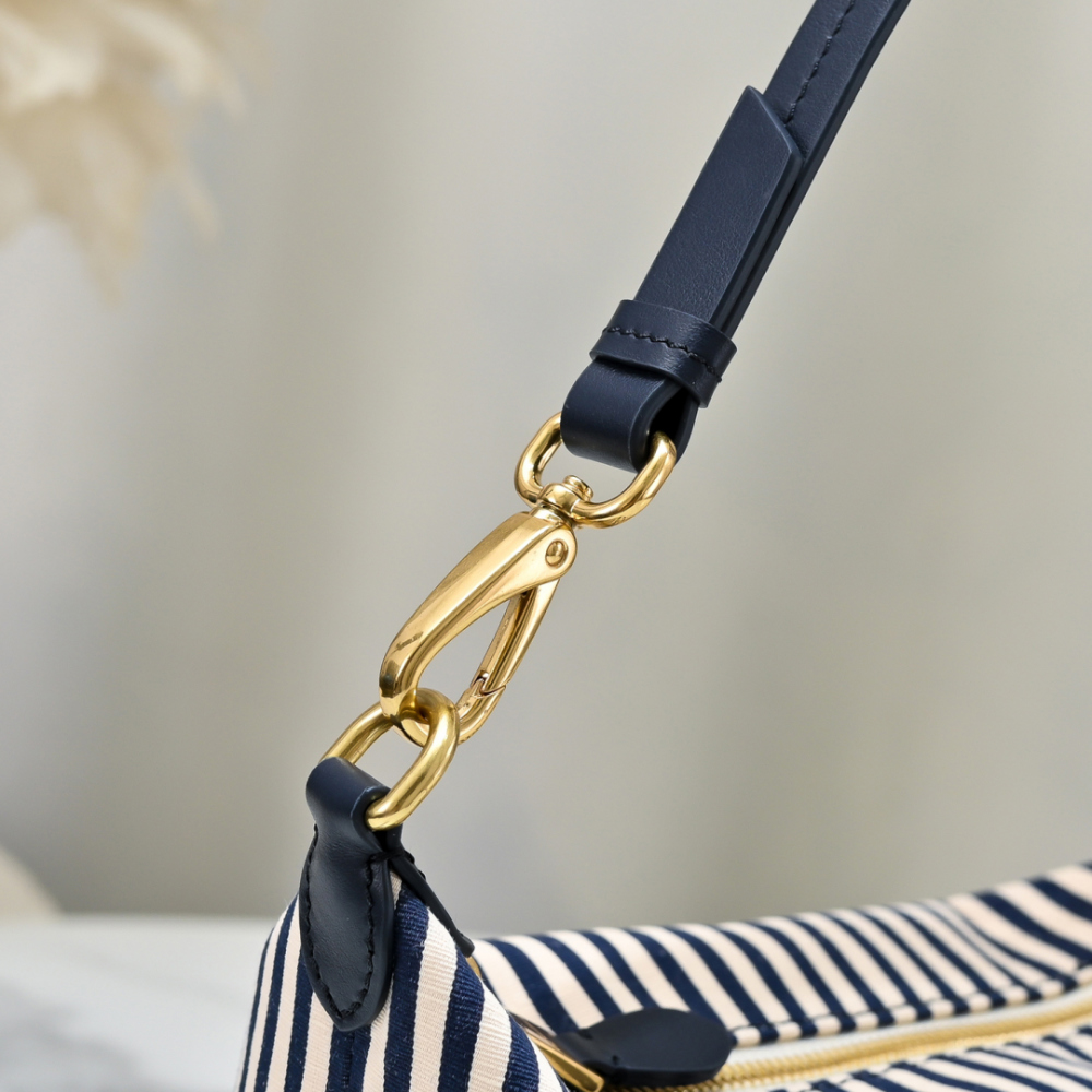 Miu Miu Miu Miu Gabardine Pouch 레플리카 15번 이미지 - Bag | 세미샵 레플리카 사이트