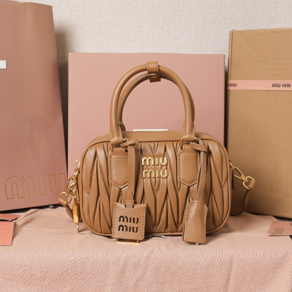 Miu Miu Miu Miu Matelasse Nappa Leather 레플리카 1번 이미지 - Bag | 세미샵 레플리카 사이트