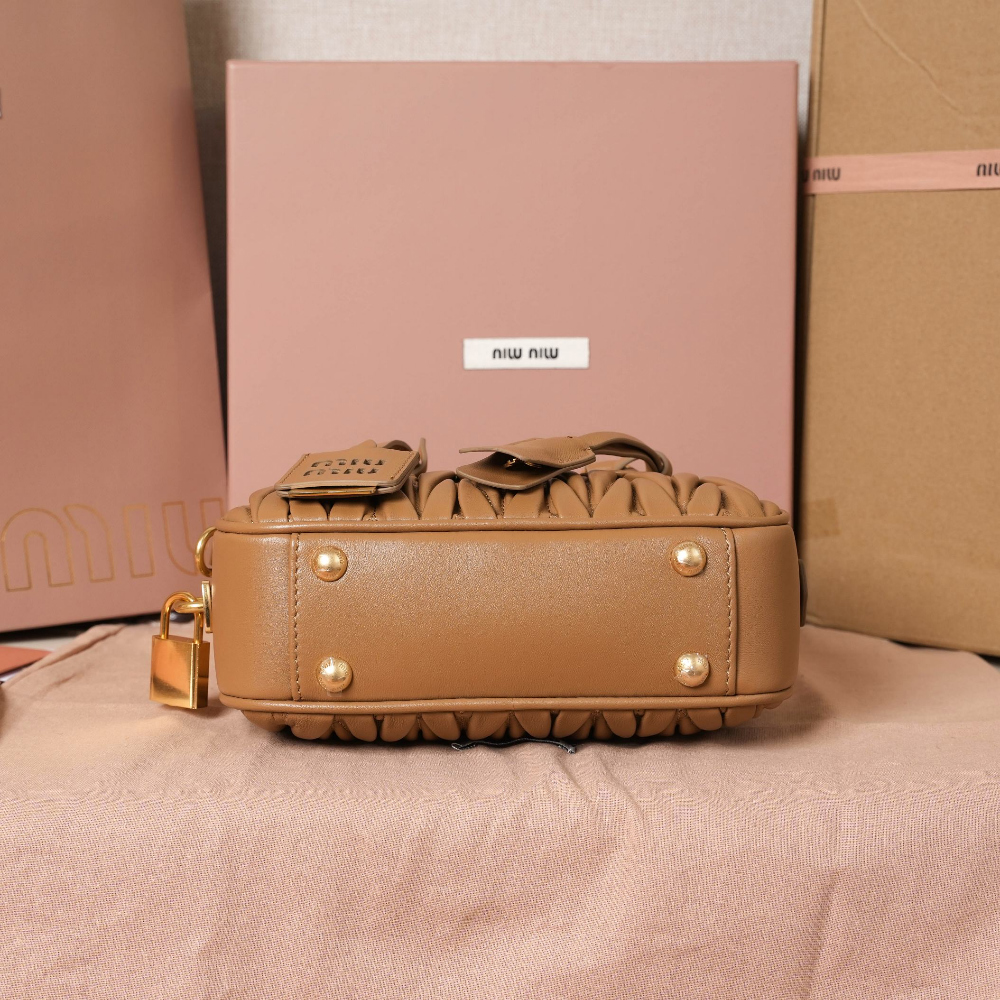 Miu Miu Miu Miu Matelasse Nappa Leather 레플리카 4번 이미지 - Bag | 세미샵 레플리카 사이트