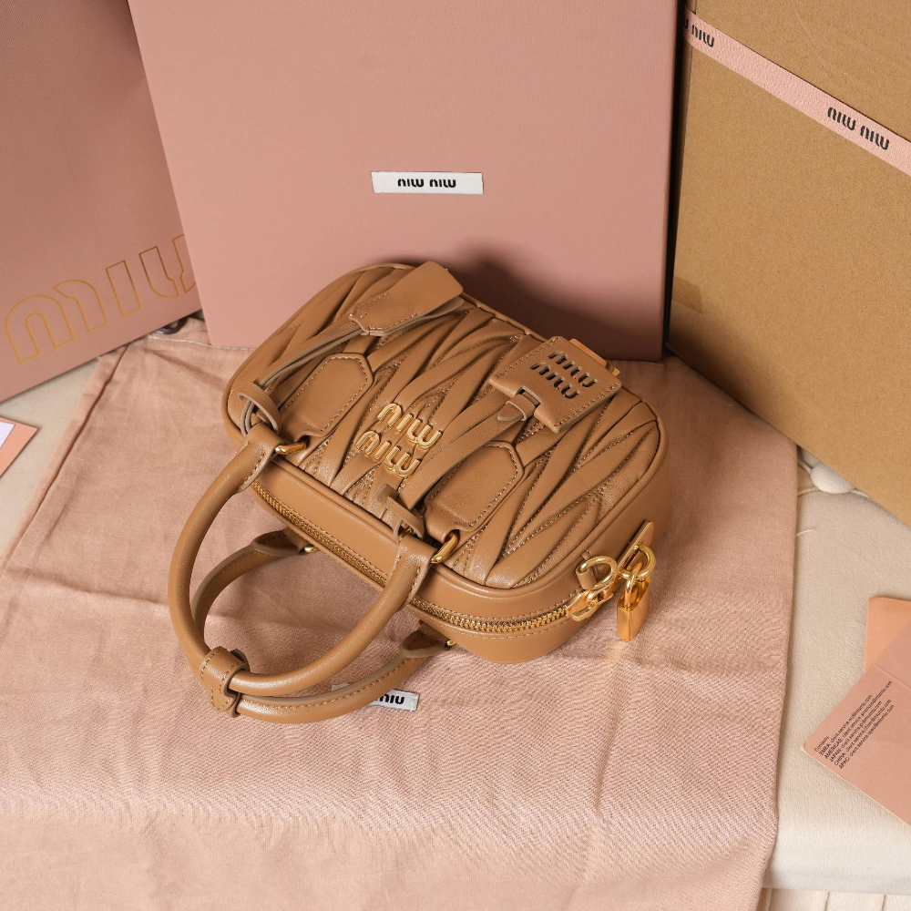 Miu Miu Miu Miu Matelasse Nappa Leather 레플리카 6번 이미지 - Bag | 세미샵 레플리카 사이트