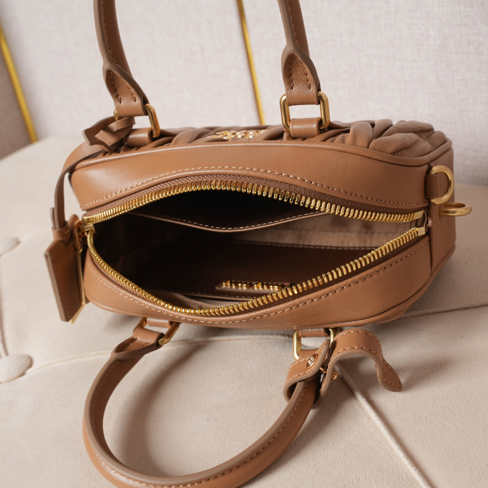 Miu Miu Miu Miu Matelasse Nappa Leather 레플리카 8번 이미지 - Bag | 세미샵 레플리카 사이트