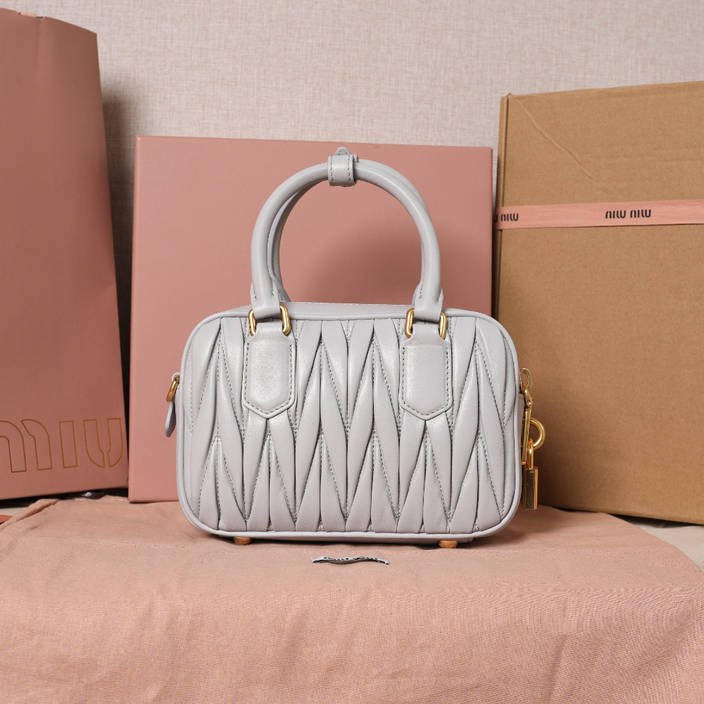 Miu Miu Miu Miu Matelasse Nappa Leather 레플리카 2번 이미지 - Bag | 세미샵 레플리카 사이트