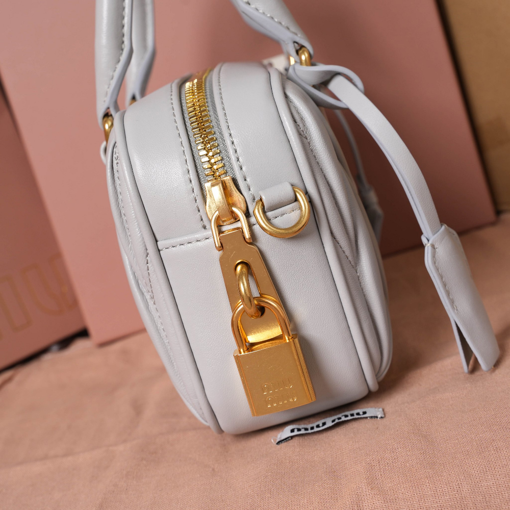 Miu Miu Miu Miu Matelasse Nappa Leather 레플리카 3번 이미지 - Bag | 세미샵 레플리카 사이트