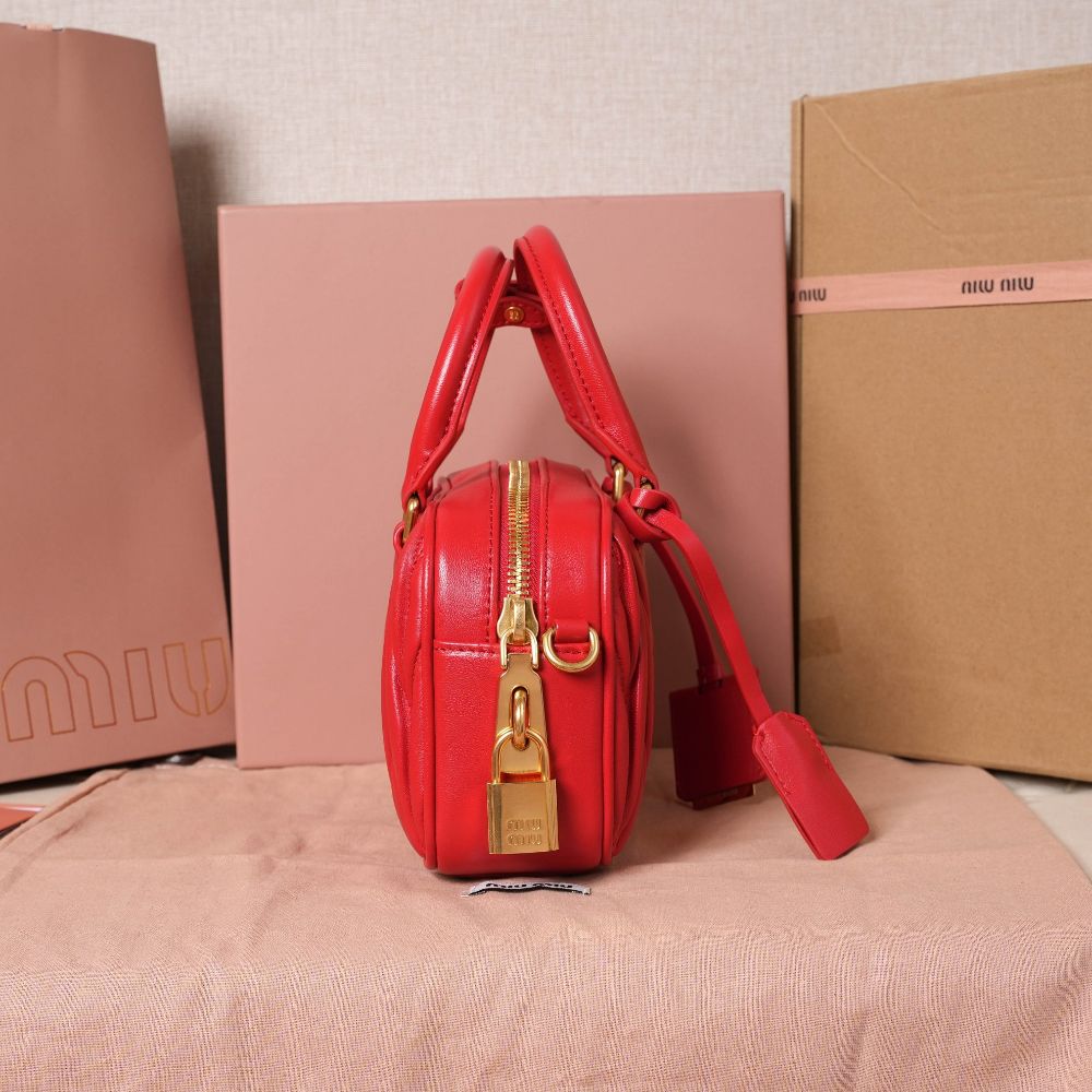 Miu Miu Matelasse Nappa Leather - 상세 이미지