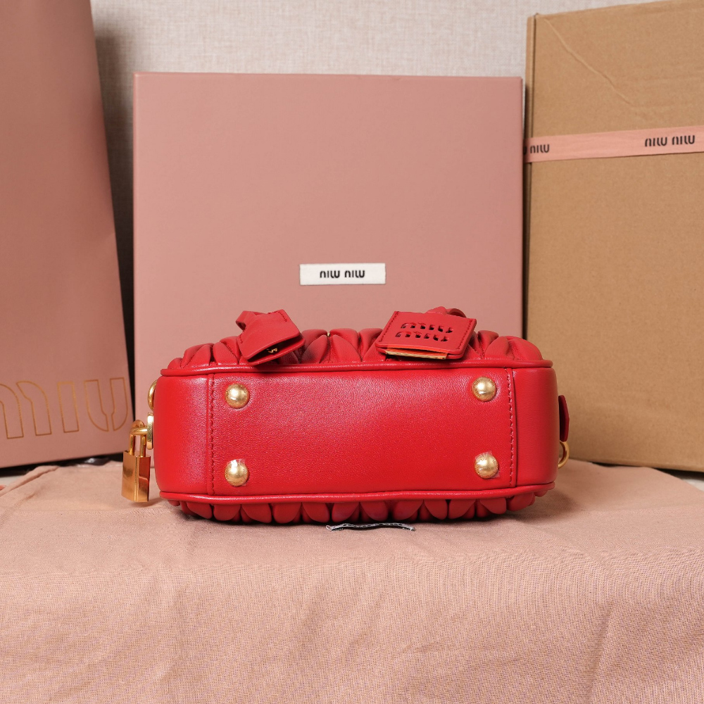 Miu Miu Matelasse Nappa Leather - 상세 이미지
