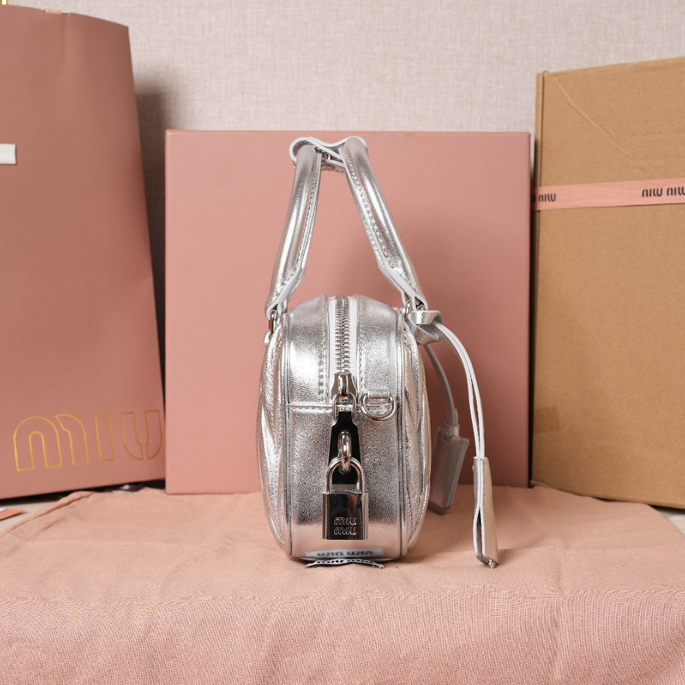 Miu Miu Matelasse Nappa Leather - 상세 이미지