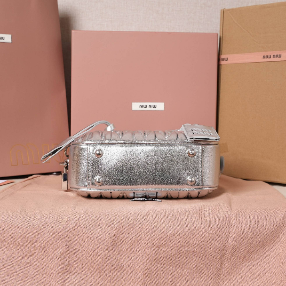 Miu Miu Matelasse Nappa Leather - 상세 이미지