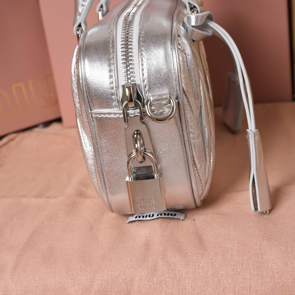 Miu Miu Matelasse Nappa Leather - 상세 이미지