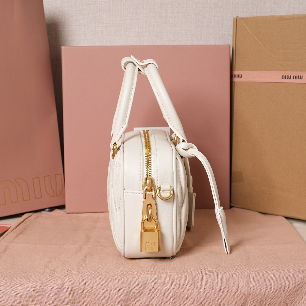 Miu Miu Matelasse Nappa Leather - 상세 이미지