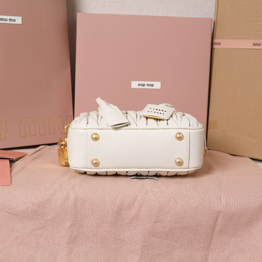Miu Miu Matelasse Nappa Leather - 상세 이미지