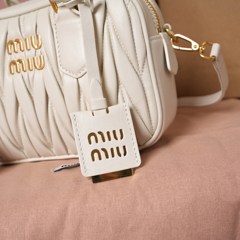 Miu Miu Matelasse Nappa Leather - 상세 이미지