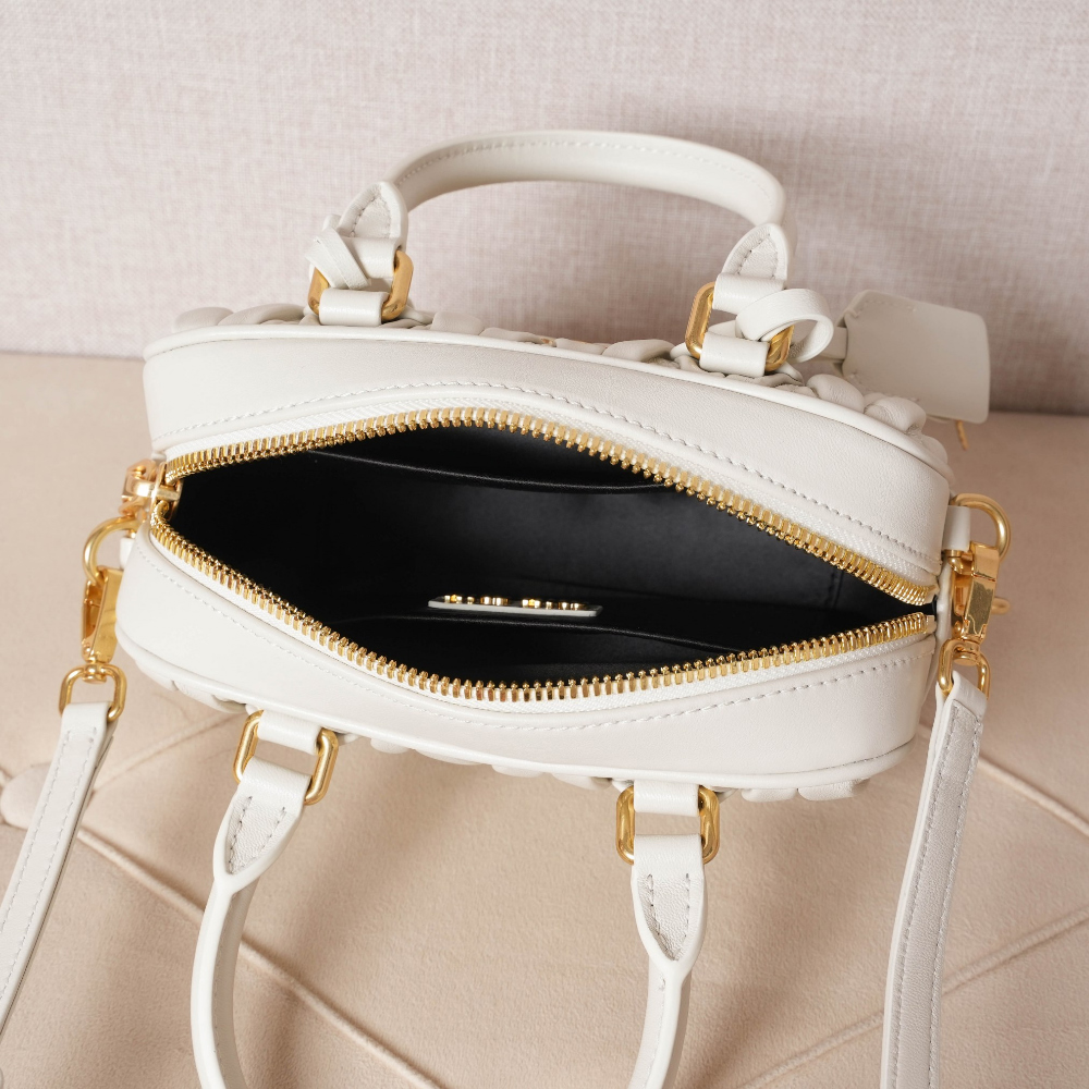 Miu Miu Matelasse Nappa Leather - 상세 이미지