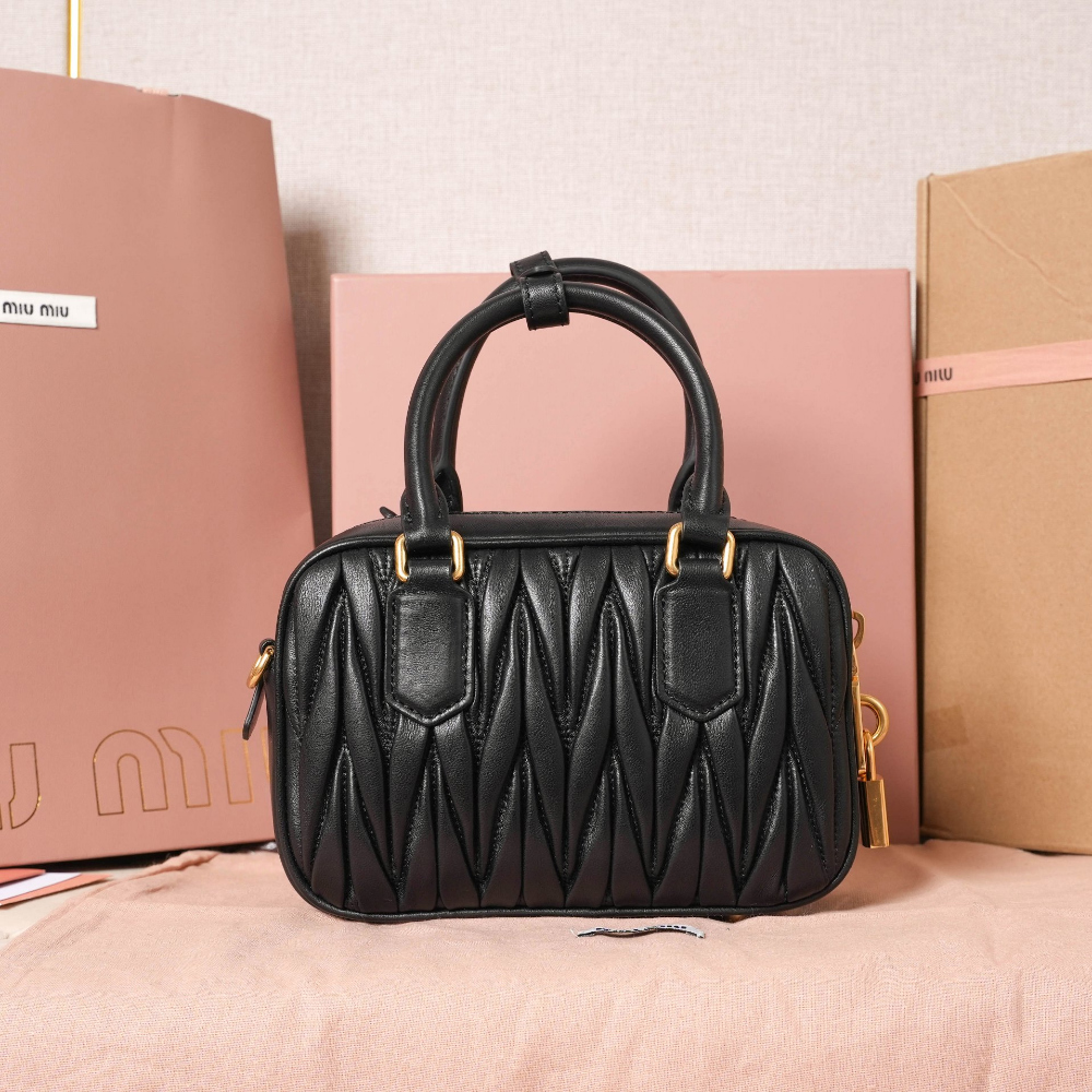 Miu Miu Miu Miu Matelasse Nappa Leather 레플리카 2번 이미지 - Bag | 세미샵 레플리카 사이트