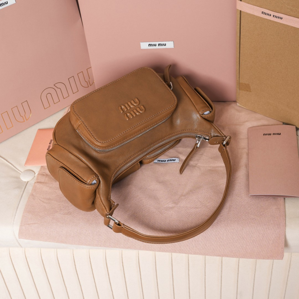 Miu Miu Miu Miu Nappa Leather Pocket 레플리카 4번 이미지 - Bag | 세미샵 레플리카 사이트