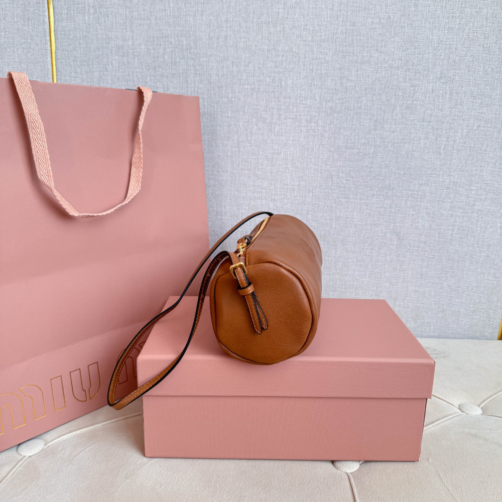 Miu Miu Miu Miu Nappa Leather Pouch 레플리카 3번 이미지 - Bag | 세미샵 레플리카 사이트