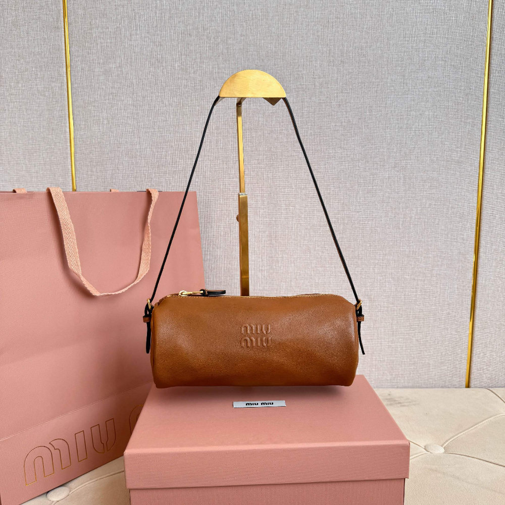 Miu Miu Miu Miu Nappa Leather Pouch 레플리카 4번 이미지 - Bag | 세미샵 레플리카 사이트