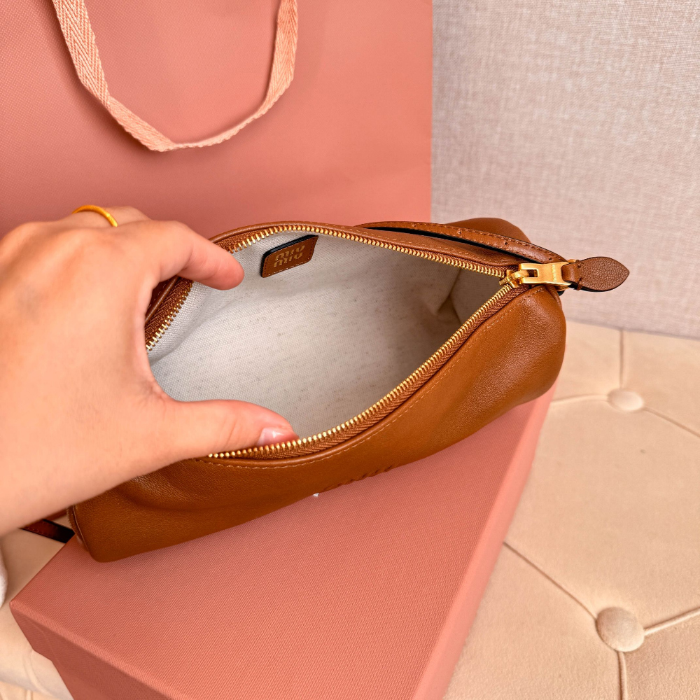 Miu Miu Miu Miu Nappa Leather Pouch 레플리카 7번 이미지 - Bag | 세미샵 레플리카 사이트