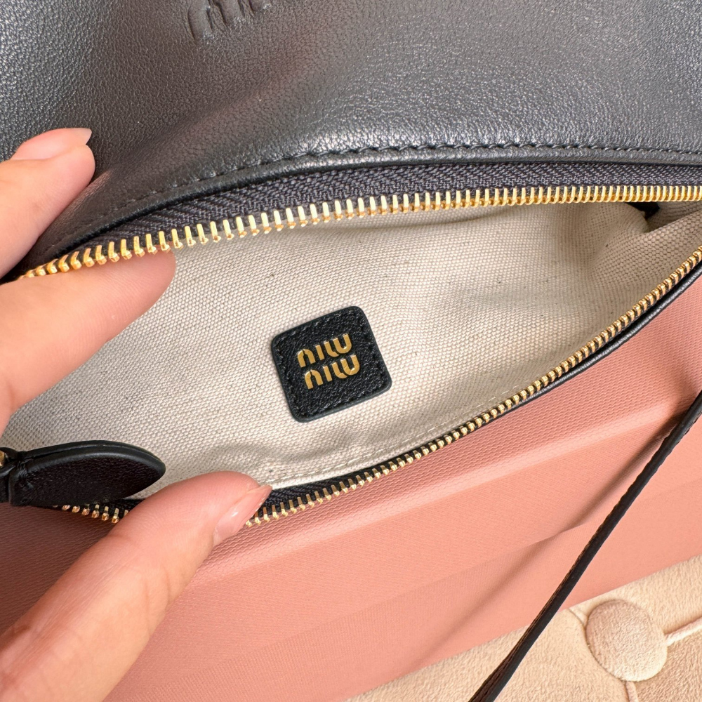 Miu Miu Miu Miu Nappa Leather Pouch 레플리카 8번 이미지 - Bag | 세미샵 레플리카 사이트
