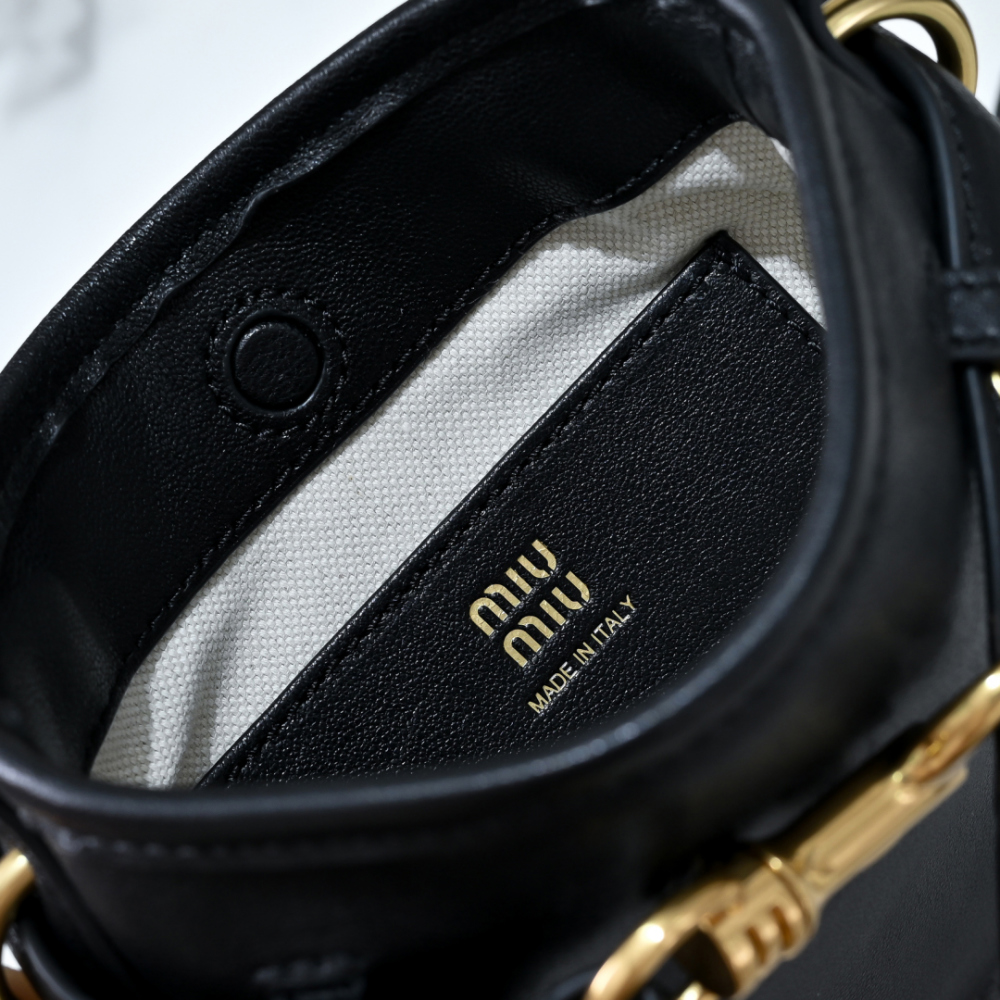 Miu Miu Nappa Leather Pouch - 상세 이미지