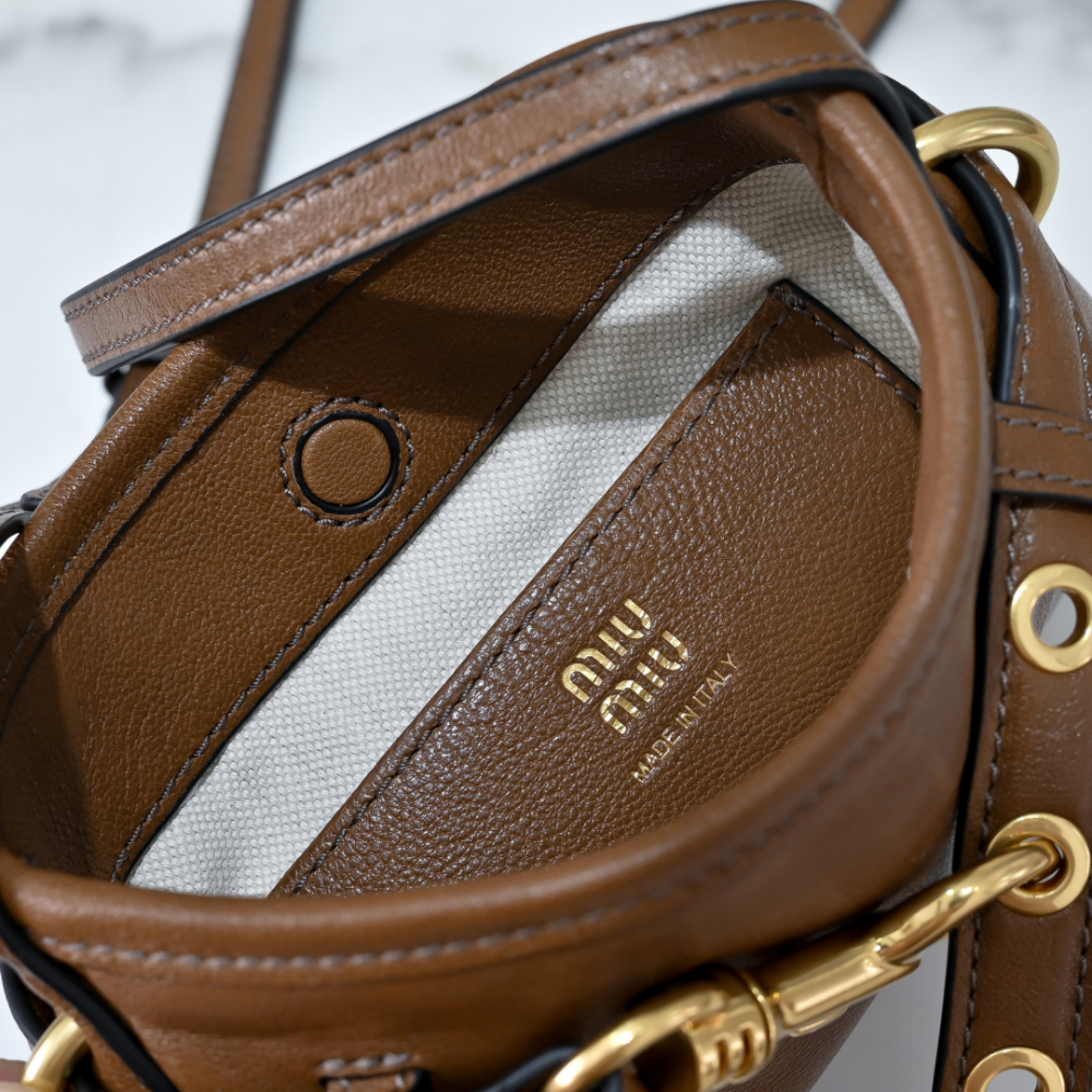 Miu Miu Nappa Leather Pouch - 상세 이미지