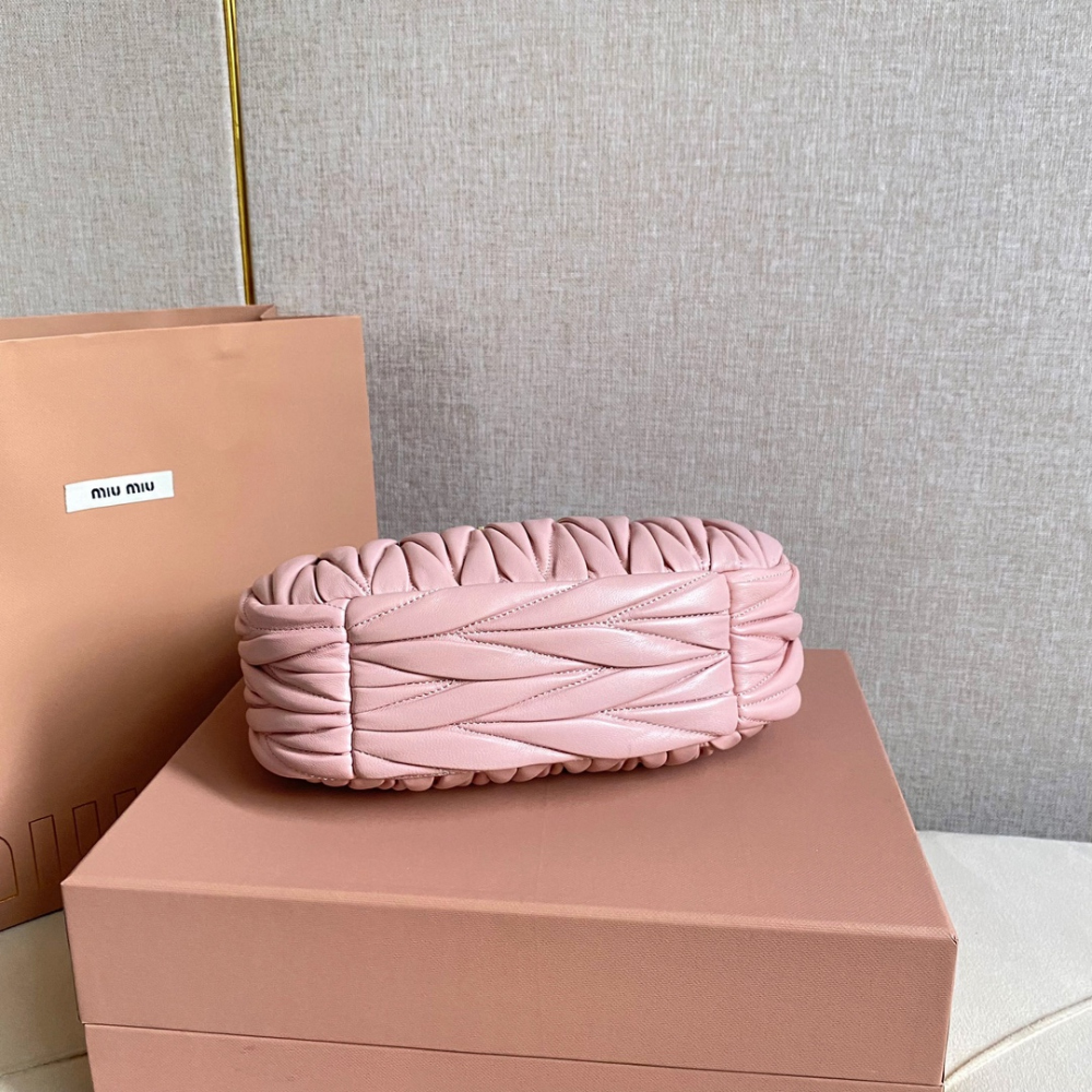 Miu Miu Miu Miu Wander Matelasse Nappa Leather Hobo 레플리카 4번 이미지 - Bag | 세미샵 레플리카 사이트