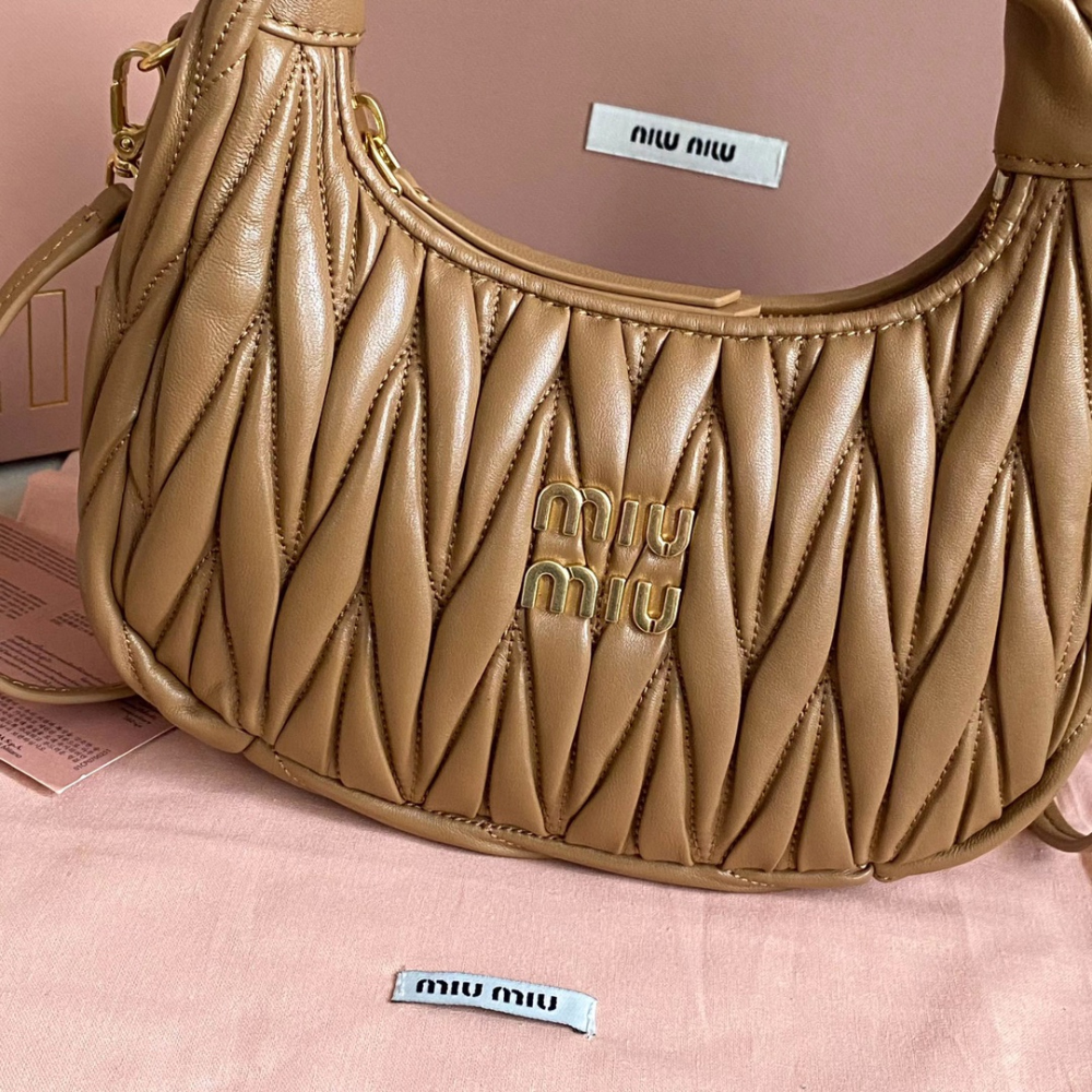 Miu Miu Miu Miu Wander Matelasse Nappa Leather Hobo 레플리카 4번 이미지 - Bag | 세미샵 레플리카 사이트