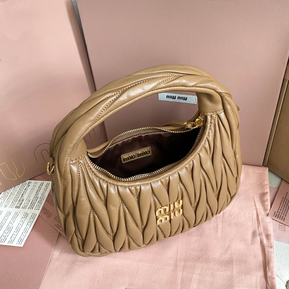 Miu Miu Miu Miu Wander Matelasse Nappa Leather Hobo 레플리카 7번 이미지 - Bag | 세미샵 레플리카 사이트