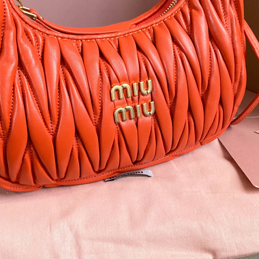 Miu Miu Miu Miu Wander Matelasse Nappa Leather Hobo 레플리카 5번 이미지 - Bag | 세미샵 레플리카 사이트