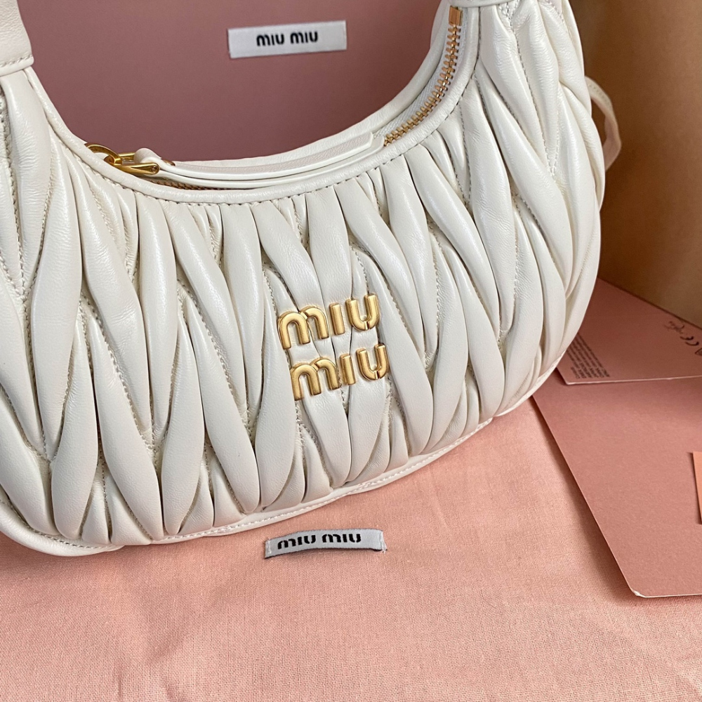Miu Miu Miu Miu Wander Matelasse Nappa Leather Hobo 레플리카 5번 이미지 - Bag | 세미샵 레플리카 사이트