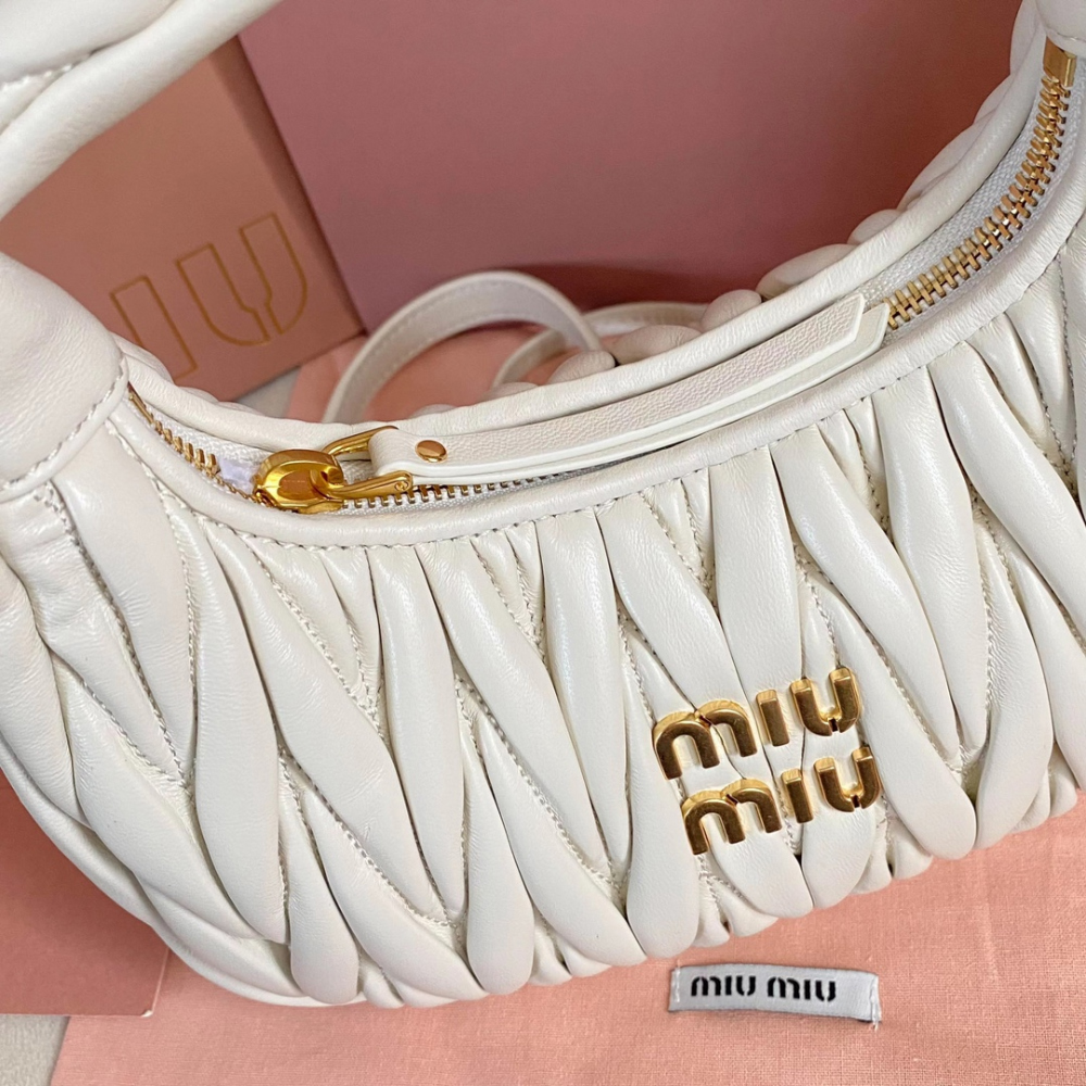 Miu Miu Miu Miu Wander Matelasse Nappa Leather Hobo 레플리카 6번 이미지 - Bag | 세미샵 레플리카 사이트