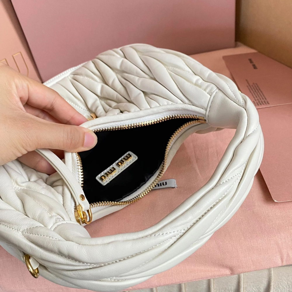 Miu Miu Miu Miu Wander Matelasse Nappa Leather Hobo 레플리카 8번 이미지 - Bag | 세미샵 레플리카 사이트