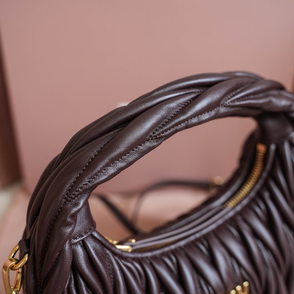 Miu Miu Miu Miu Wander Matelasse Nappa Leather Hobo 레플리카 6번 이미지 - Bag | 세미샵 레플리카 사이트