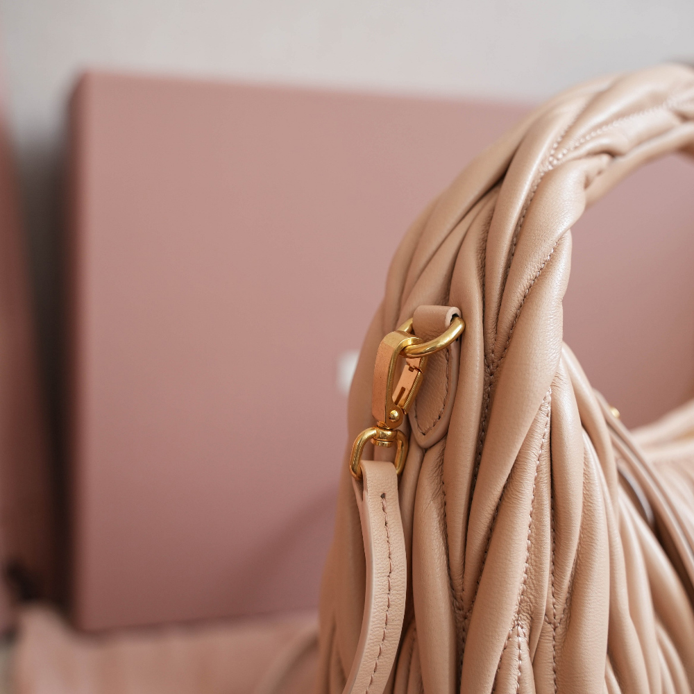 Miu Miu Miu Miu Wander Matelasse Nappa Leather Hobo 레플리카 5번 이미지 - Bag | 세미샵 레플리카 사이트