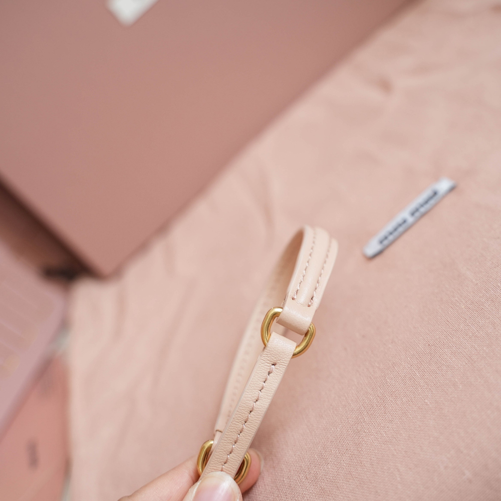 Miu Miu Miu Miu Wander Matelasse Nappa Leather Hobo 레플리카 6번 이미지 - Bag | 세미샵 레플리카 사이트