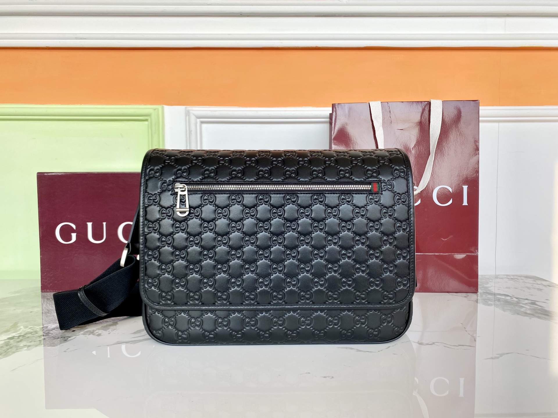 구찌 엠블럼 미디움 크로스백