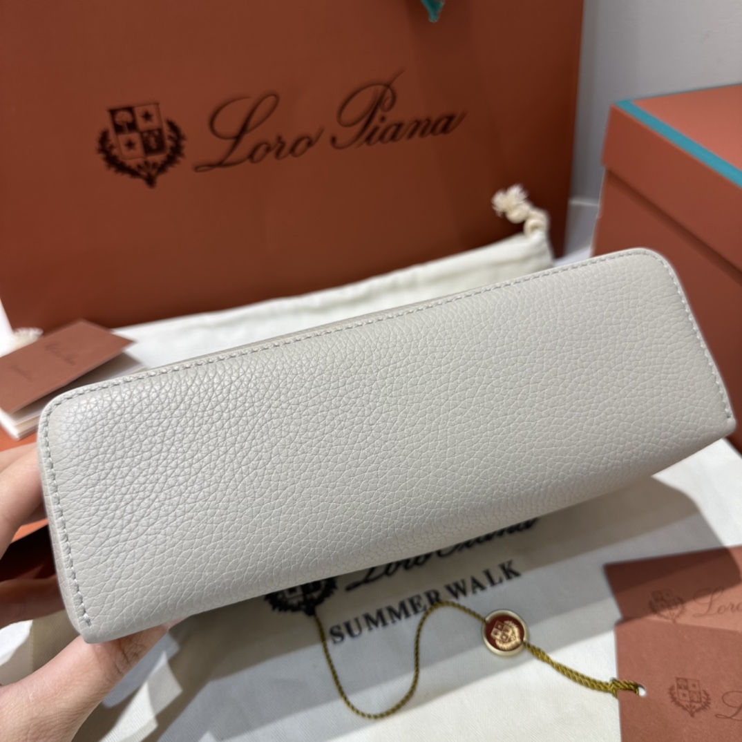 로로피아나 엑스트라 포켓 파우치 L19 4번 이미지