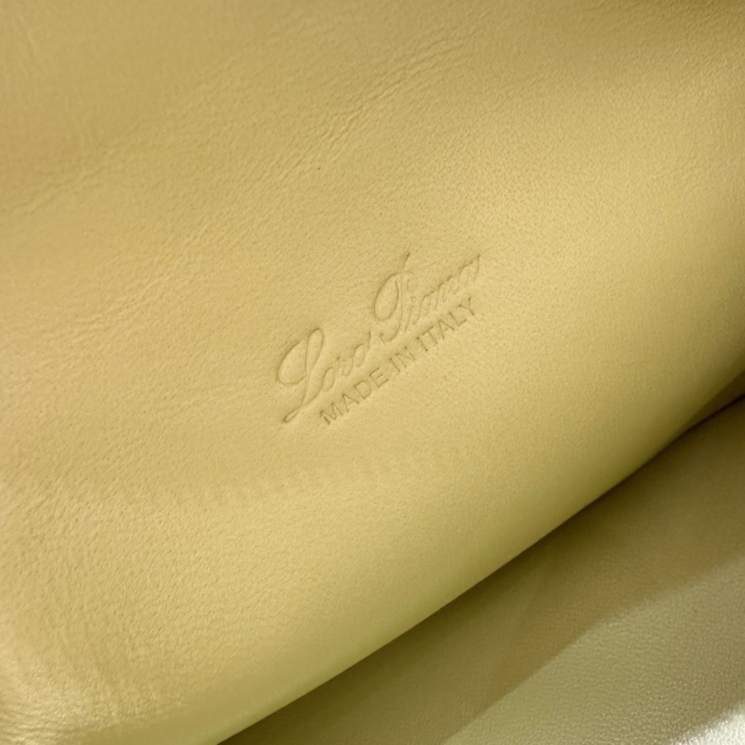 로로피아나 엑스트라 포켓 파우치 L19 8번 이미지