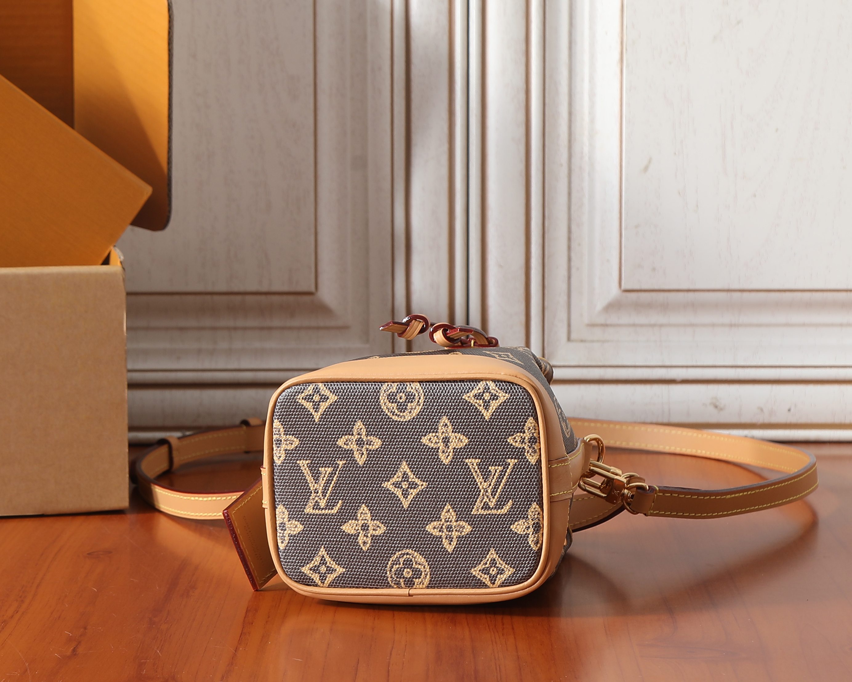 루이비통 나노 노에 4번 이미지