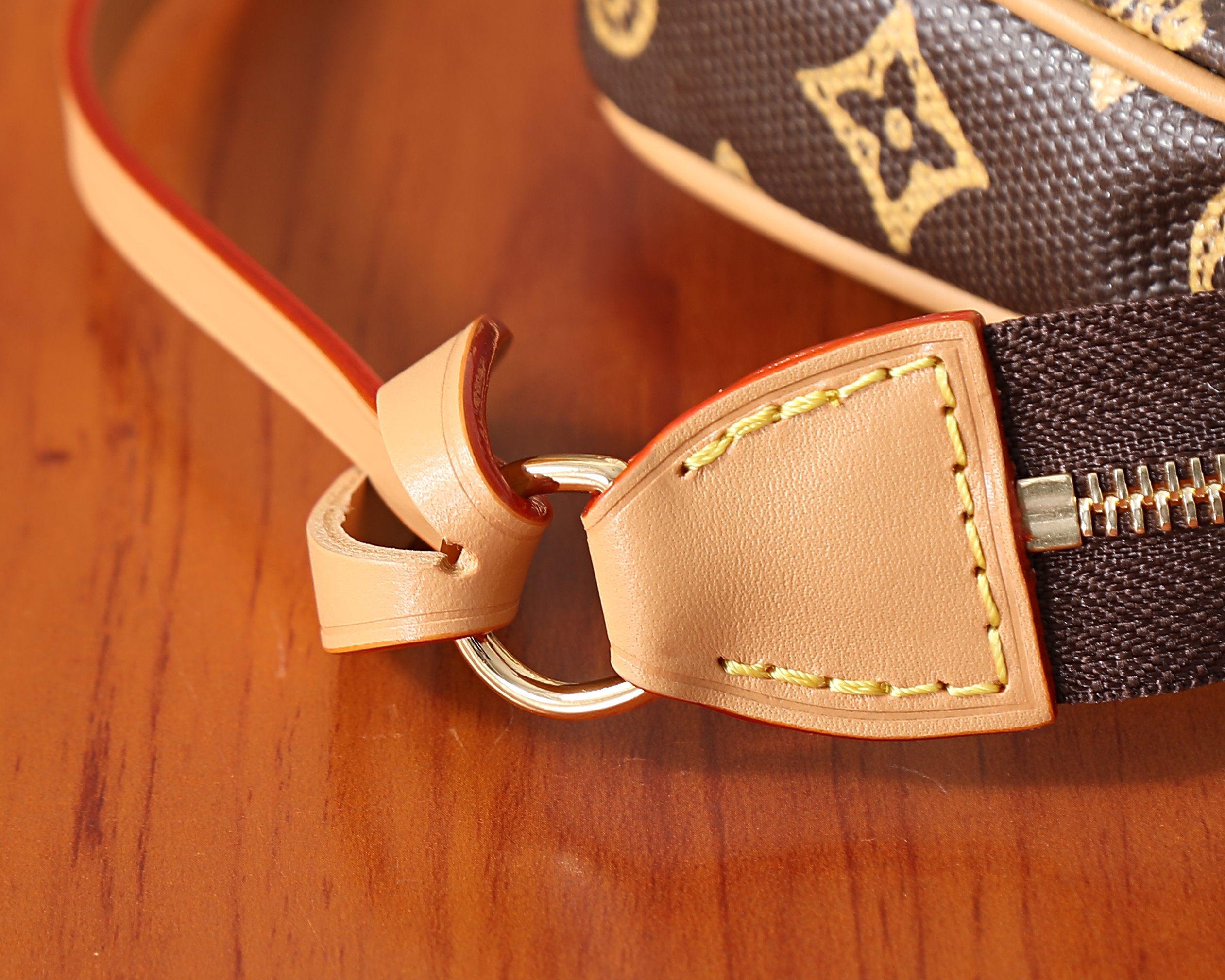 루이비통 포쉐트 악세수아 7번 이미지