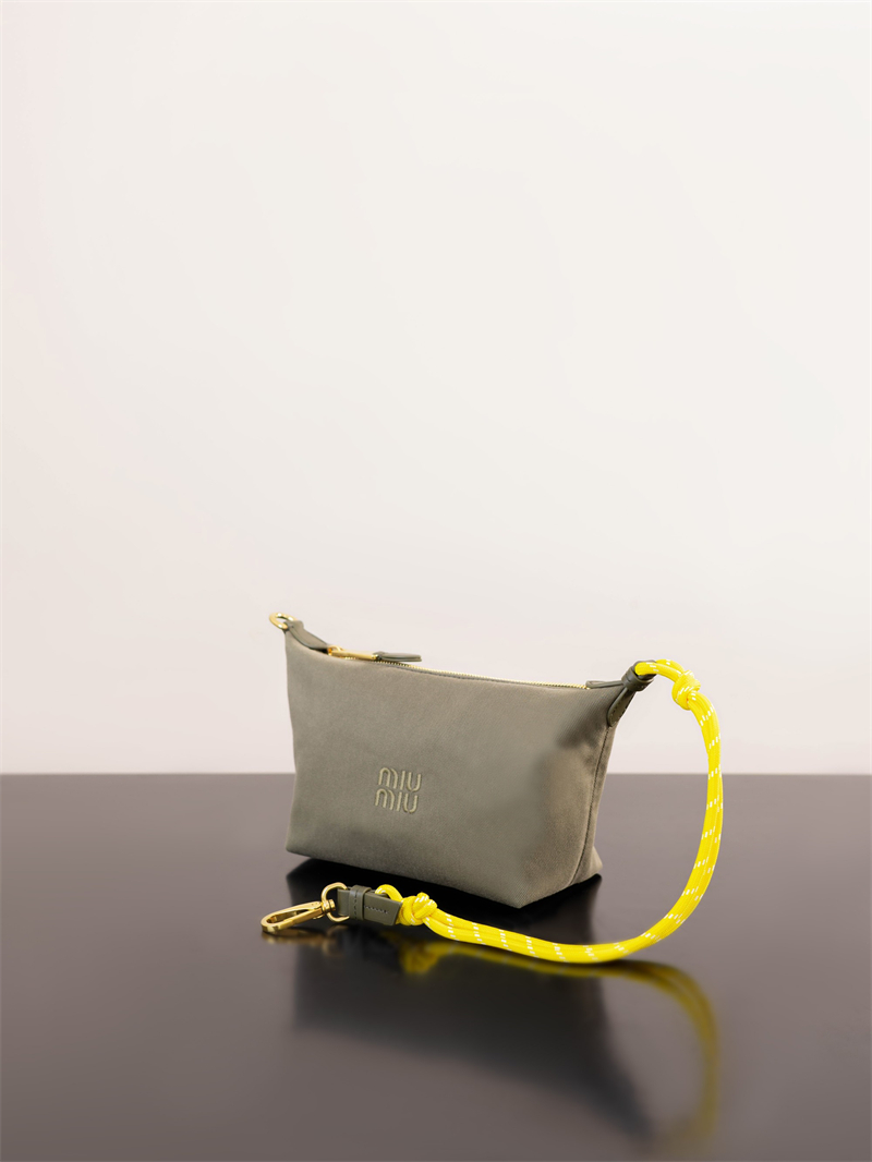 미우미우 미우미우 개버딘 파우치 올리브 그린 5NE841 레플리카 3번 이미지 - Bag | 세미샵 레플리카 사이트