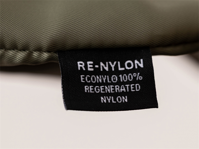 미우미우 미우미우 개버딘 파우치 올리브 그린 5NE841 레플리카 21번 이미지 - Bag | 세미샵 레플리카 사이트