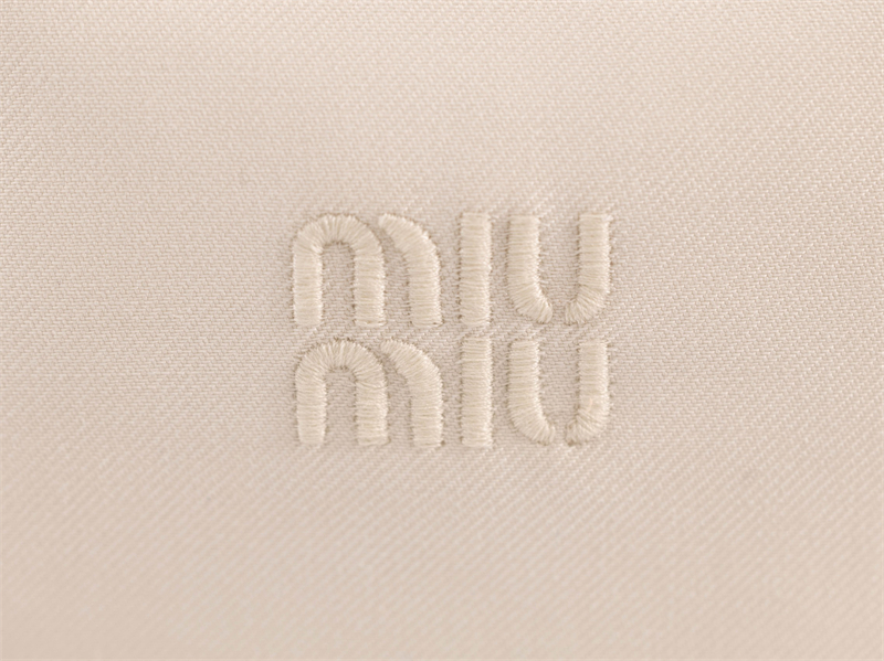 미우미우 미우미우 개버딘 파우치 화이트 5NE841 레플리카 3번 이미지 - Bag | 세미샵 레플리카 사이트