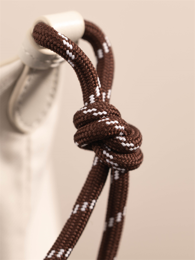 미우미우 미우미우 개버딘 파우치 화이트 5NE841 레플리카 16번 이미지 - Bag | 세미샵 레플리카 사이트